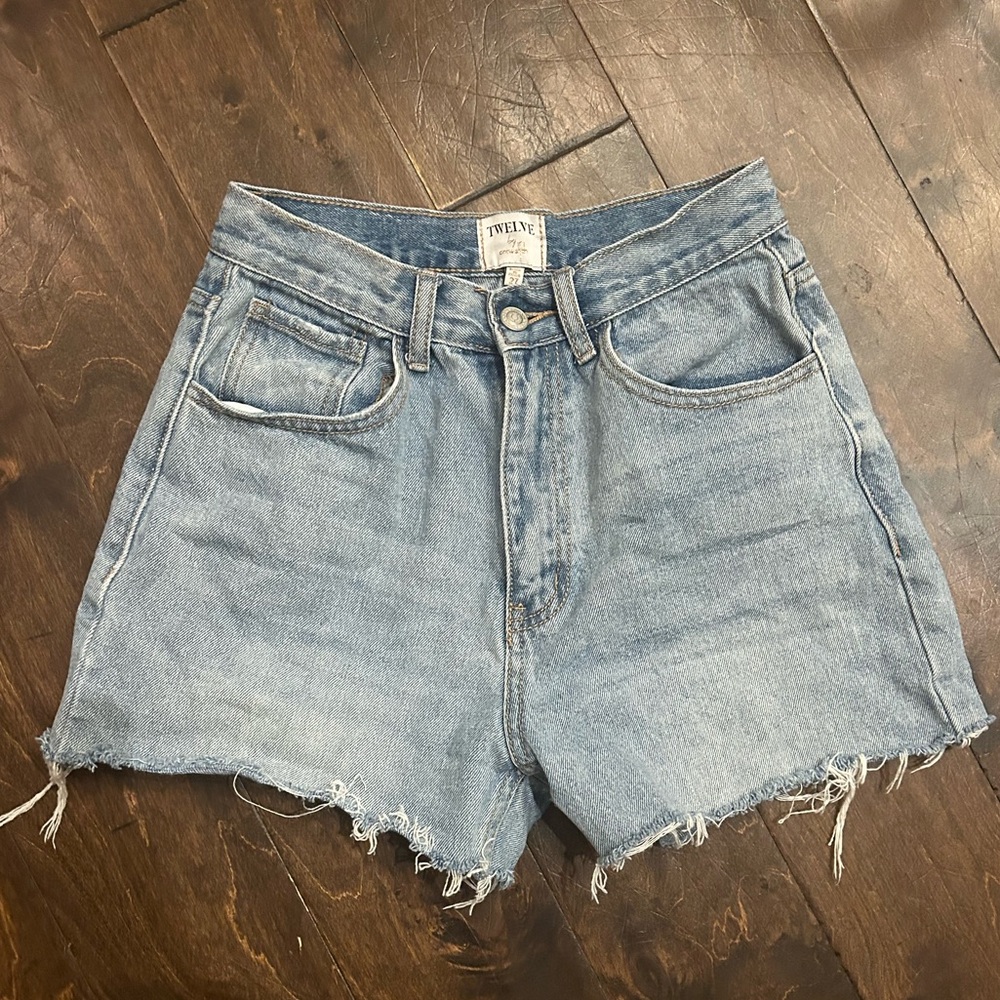 High waisted 90’s Jean shorts